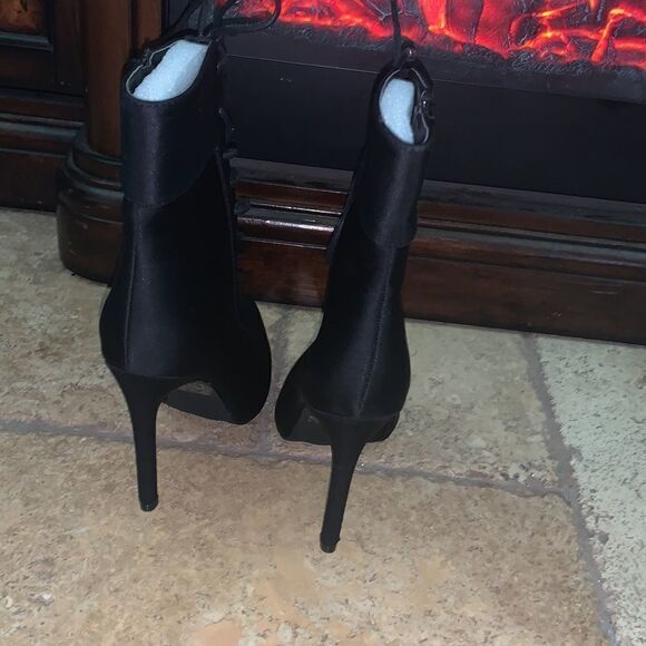 Black Lace Up Boots - Picture 4 of 9